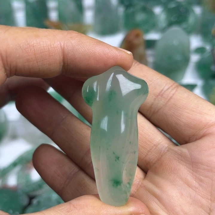 石英质玉未镶嵌颈饰