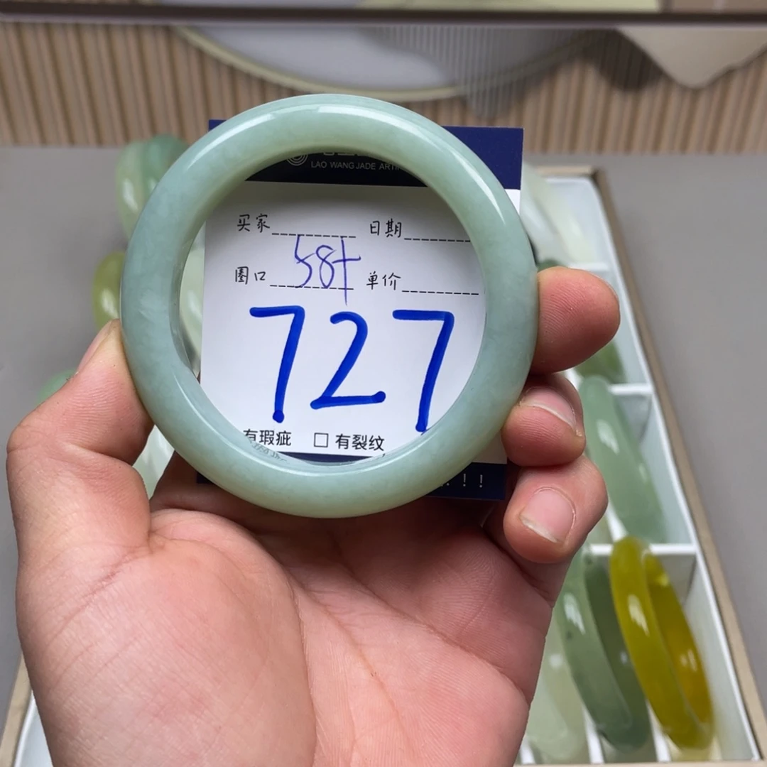 岫玉手镯手镯未镶嵌