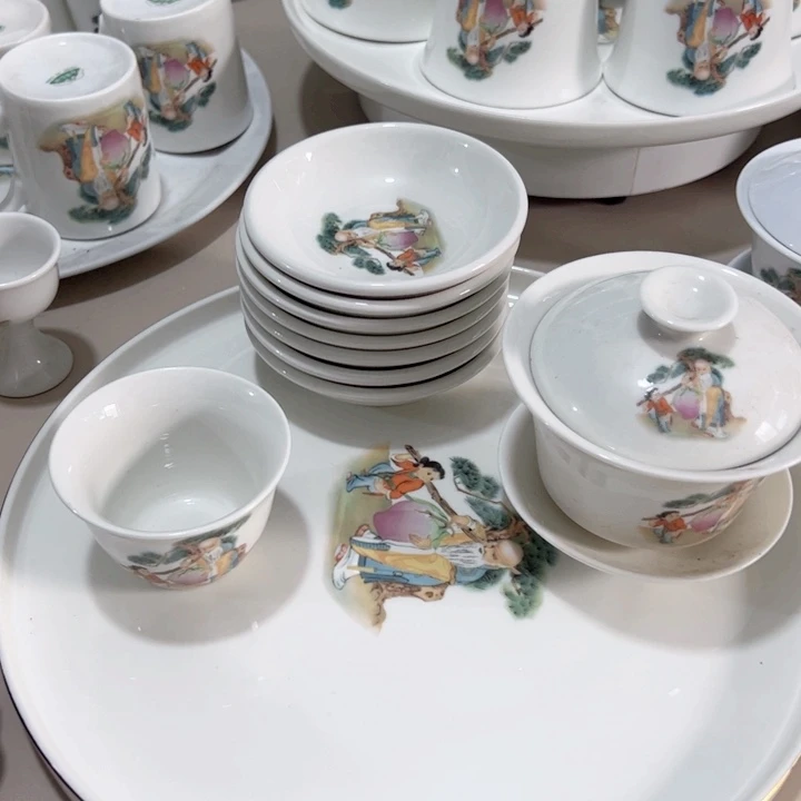 文***瓷片陶瓷制品一盖碗六杯七碟两盘
