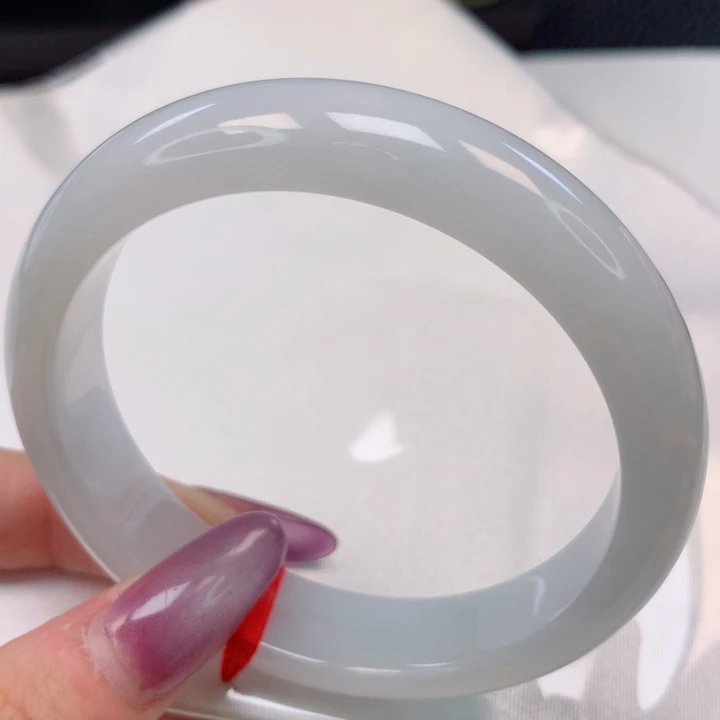 翡翠手镯未镶嵌56圈