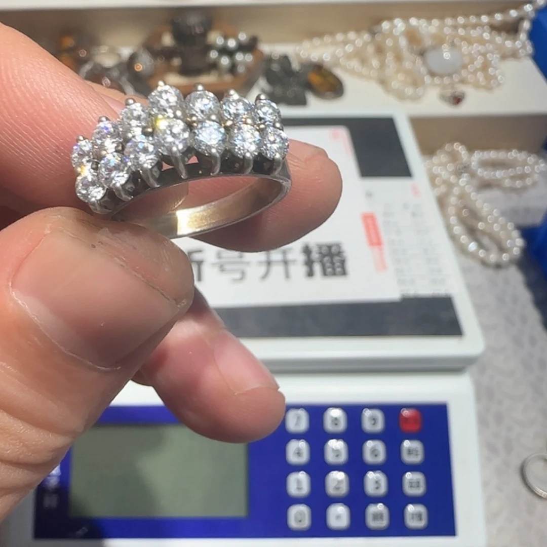 A***a花岗石铁合金吊坠的设计很有