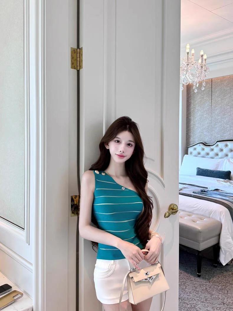 韩系千金范休闲百搭洋气设计感露肩无袖上衣高腰修身显瘦短裤套装