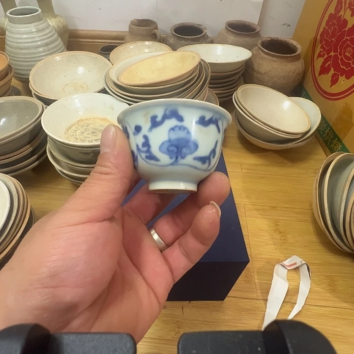 瓷片?****凡青花花卉纹饰主人杯