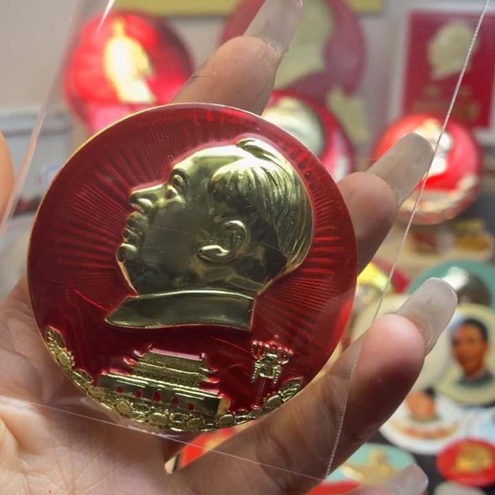 牛***爷爷像章一枚品相如图