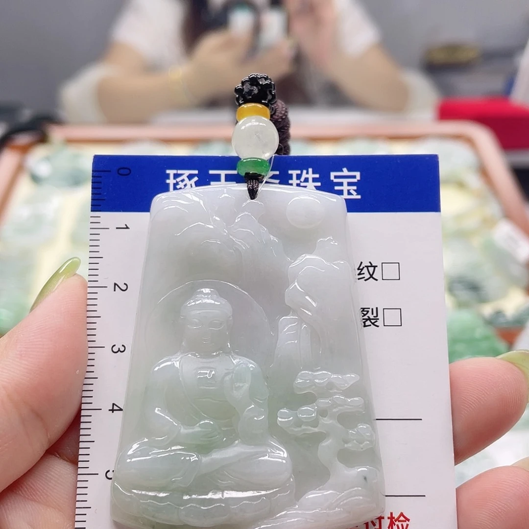 颈饰未镶嵌翡翠大日如来