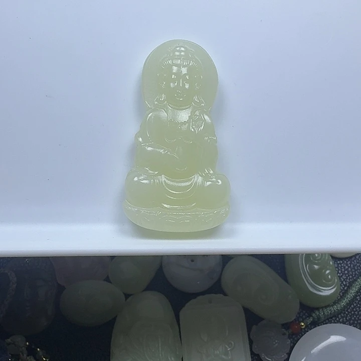 和田玉未镶嵌颈饰观音牌（微瑕）