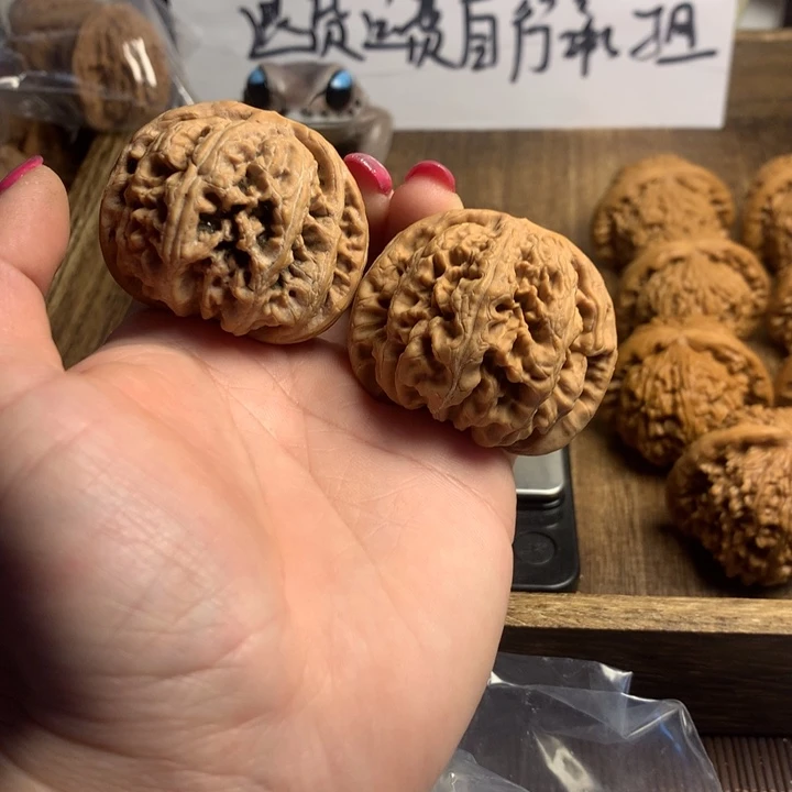 文玩核桃吊坠蒙**?粗筋