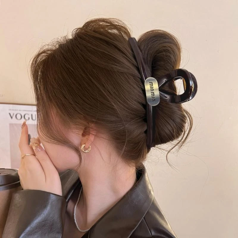 简约高质量字母抓夹女高级感2025新款发量多鲨鱼夹大号发夹子头饰