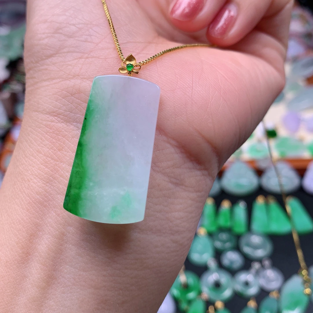 缅甸天然A货翡翠，飘绿无事牌，编号230/1212尺32.5-17.4-3