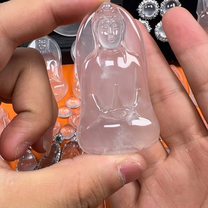 石英质玉未镶嵌颈饰观音