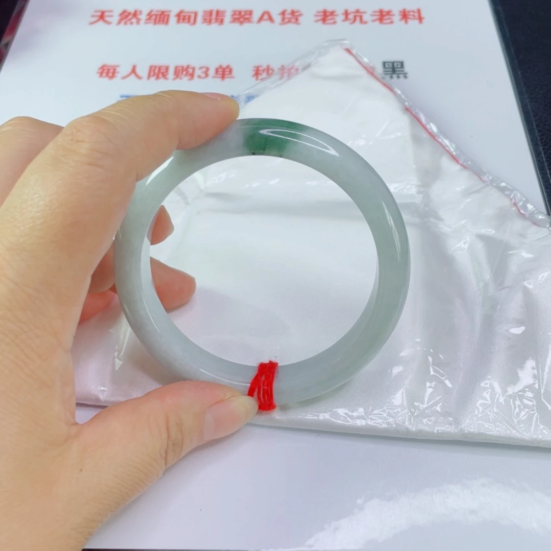 翡翠手镯未镶嵌➠****?
