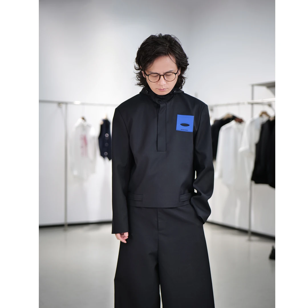 黑色套头戴帽外套男女春秋时尚设计款休闲宽松潮流外套WT2411-2