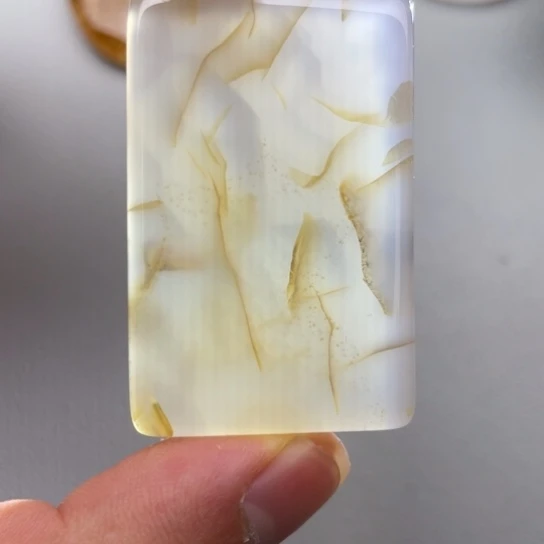 玛瑙/玉髓颈饰未镶嵌股*