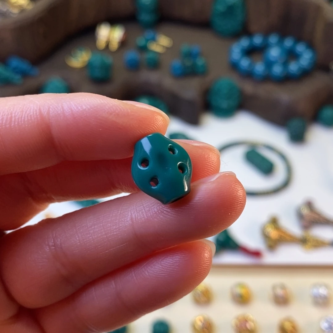 颈饰琉璃地狱色五眼六通