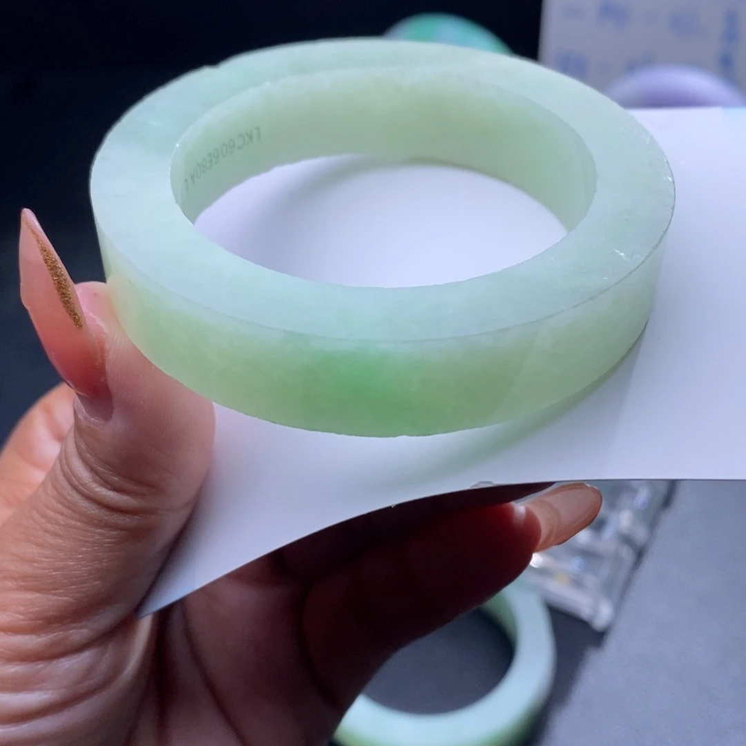 定制翡翠未镶嵌翡翠手镯