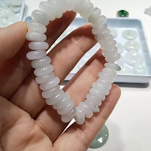 颈饰未镶嵌翡翠翡翠手镯