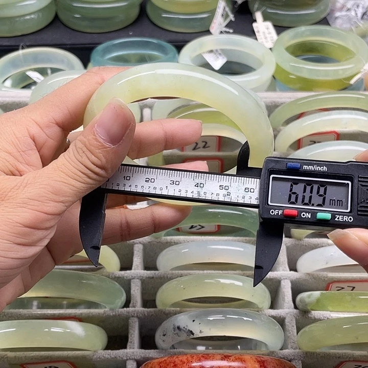 蛇纹石玉未镶嵌手镯24