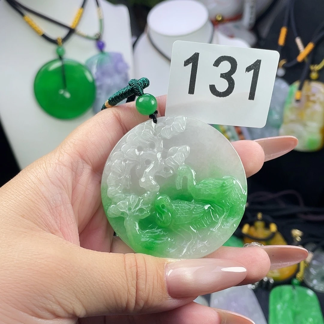 翡翠未镶嵌吊坠(赠链)