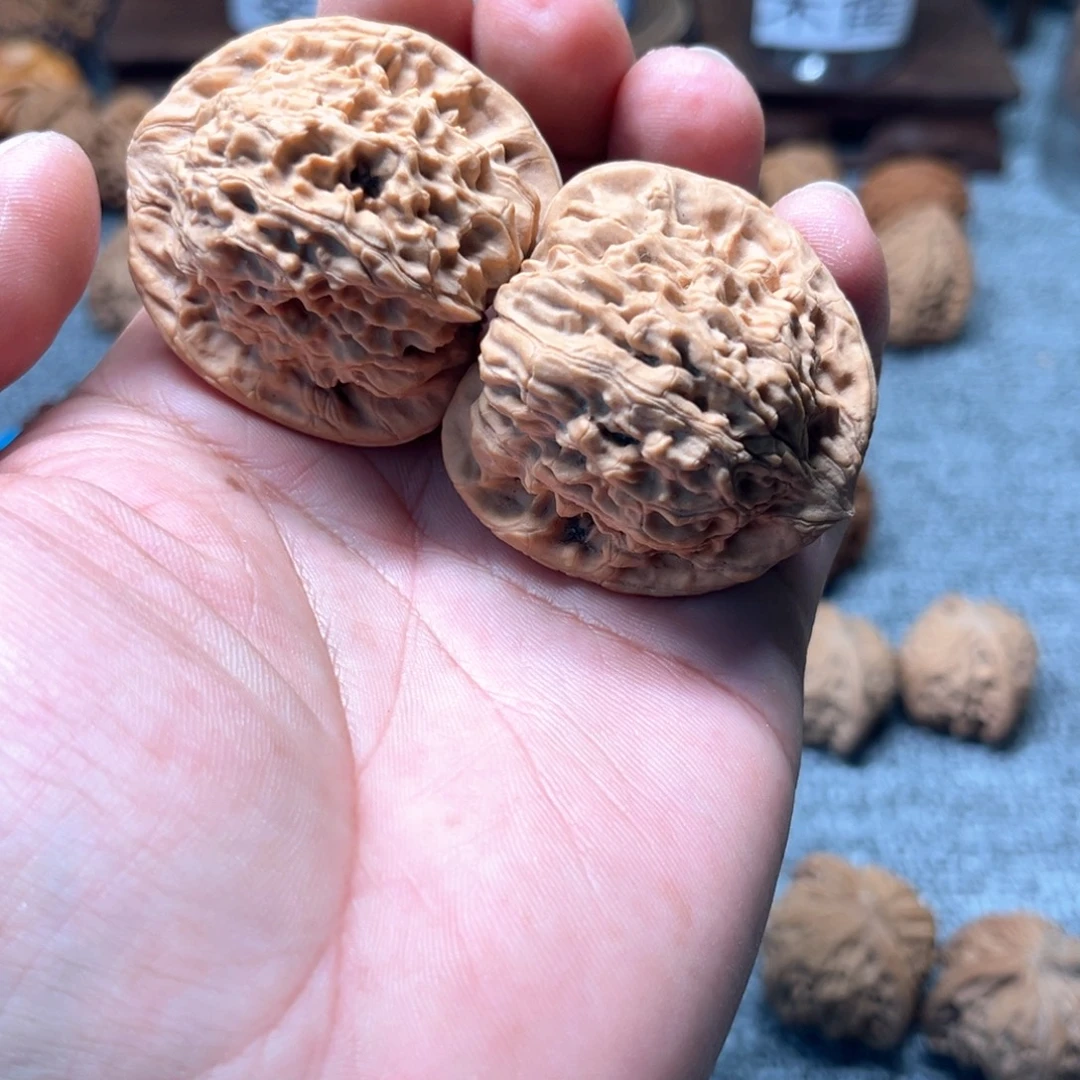 文玩核桃把件红狮子