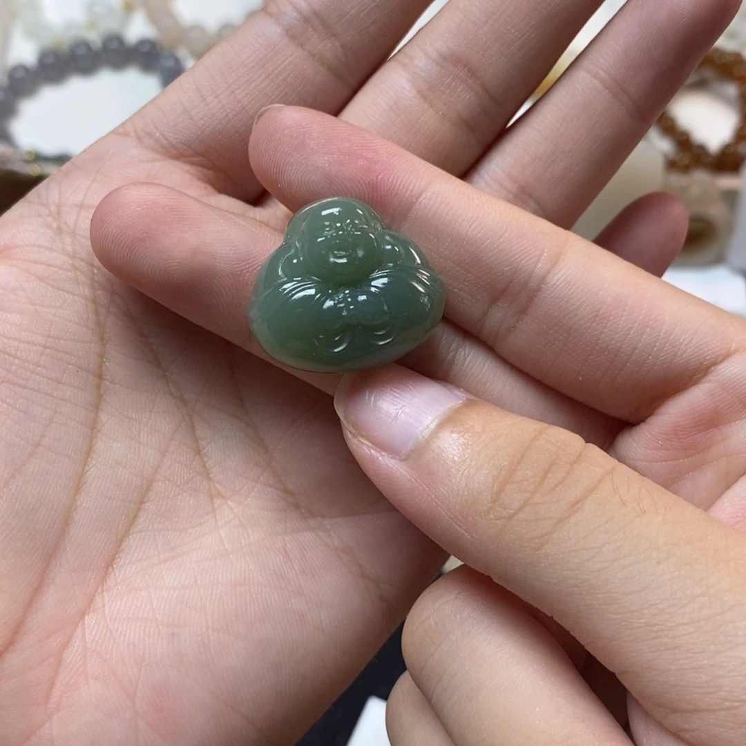 和田玉未镶嵌颈饰粉青抱抱佛