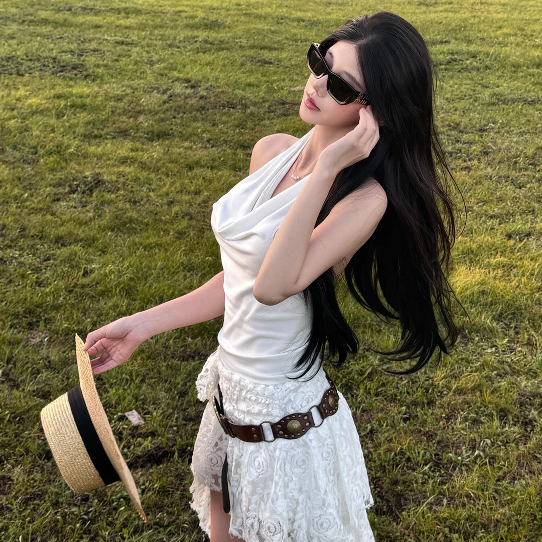 法式白色挂脖套装连衣裙子女夏2025新款云南草原新疆旅游度假穿搭