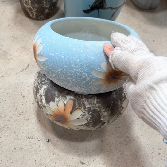 罐默认微瑕，有孔编号18-107