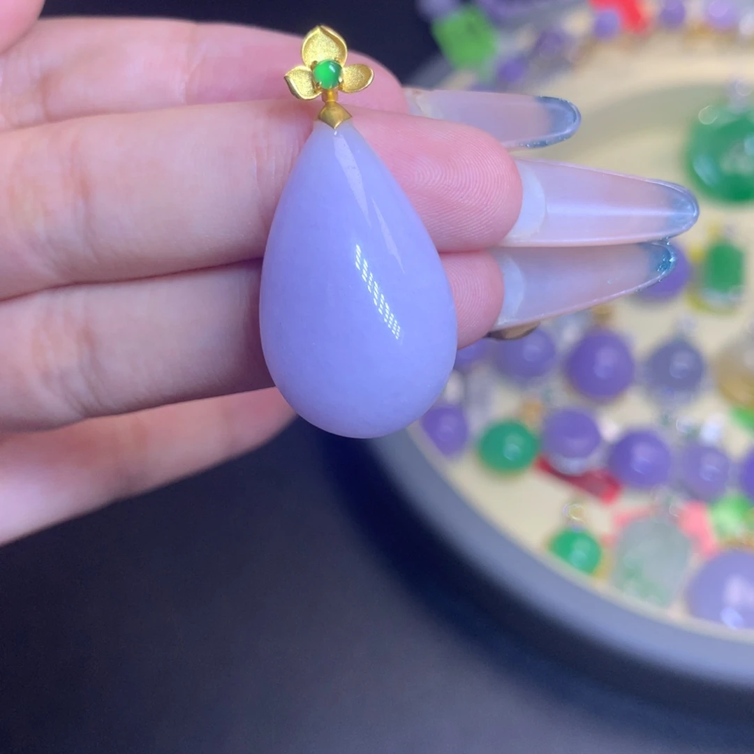 颈饰18K金镶嵌翡翠