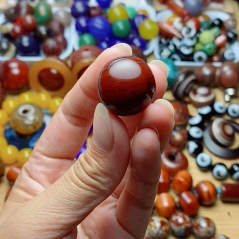 李***白玛瑙/玉髓合金珠宝半成品