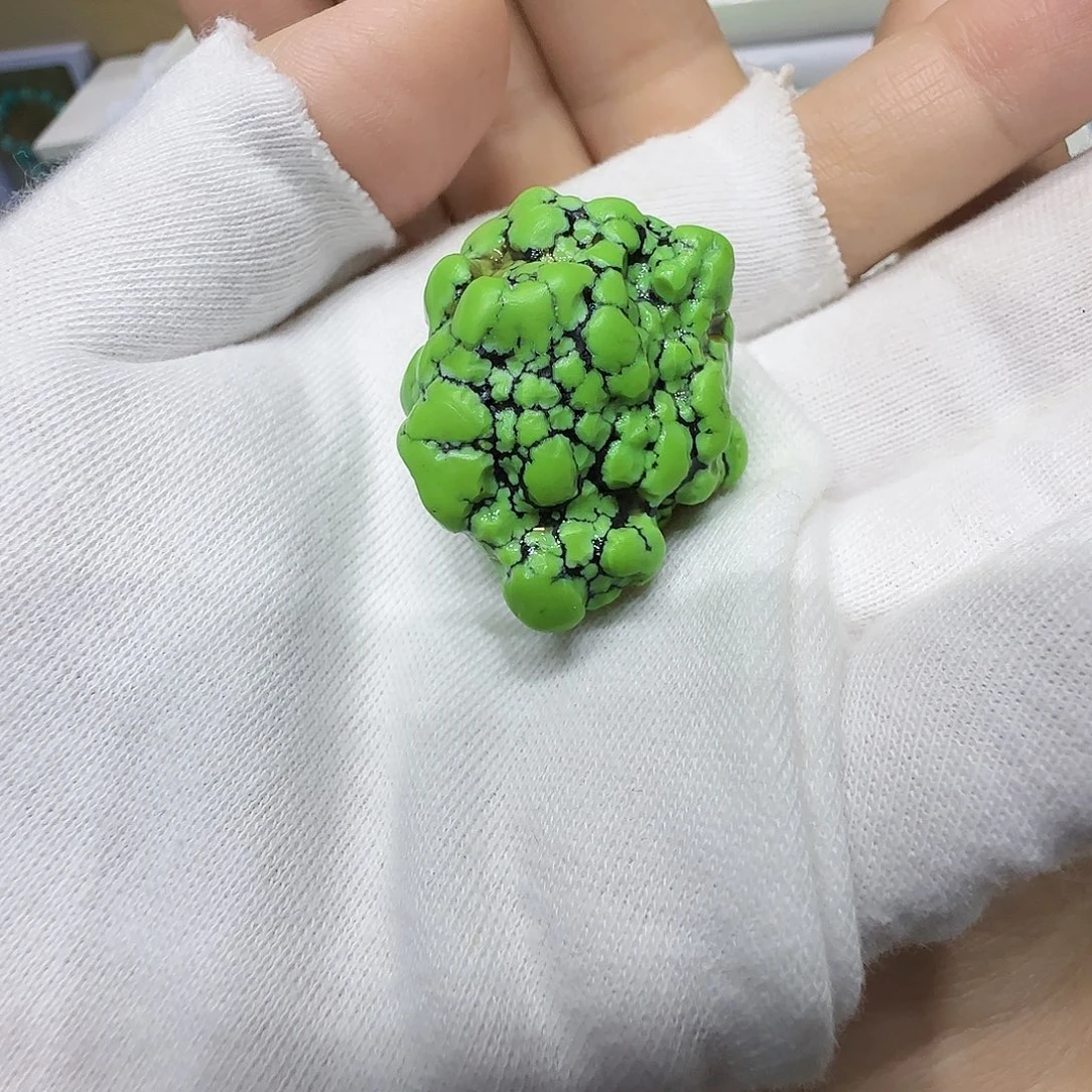 未镶嵌绿松石原矿绿松石