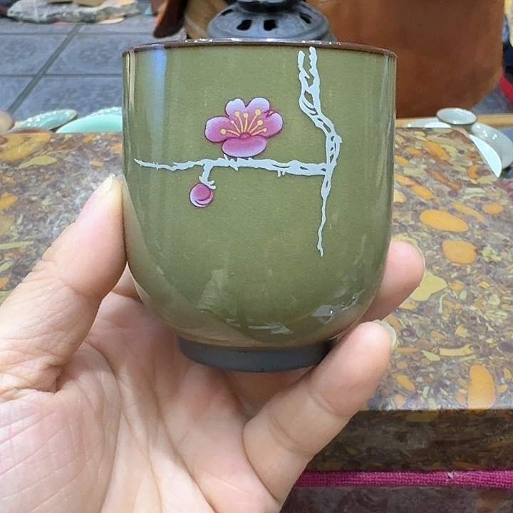 铁胎杯一个，瓷。。。。。