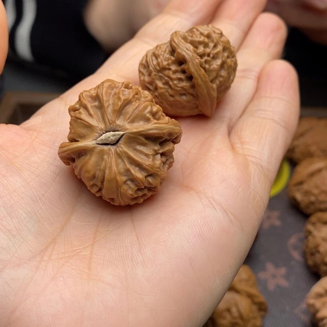 文玩核桃把件宫灯