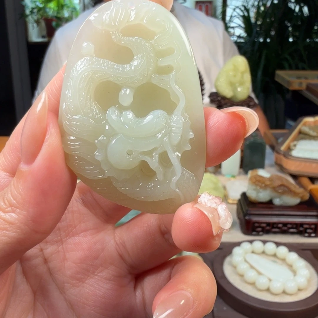 和田玉未镶嵌颈饰艾*比