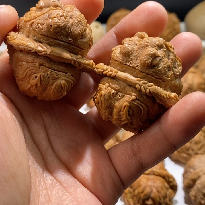 必***的把件文玩核桃纯手工雕刻文玩核桃