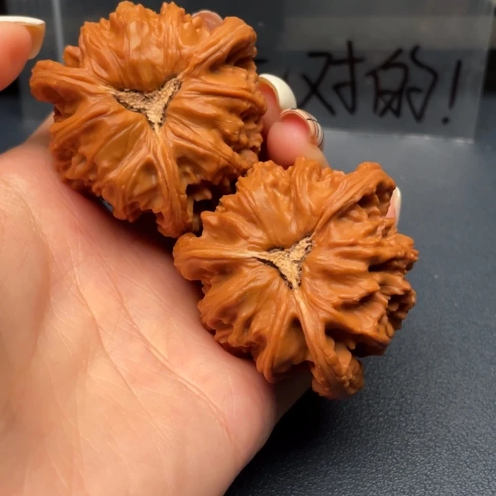 三***i文玩核桃吊坠白狮子