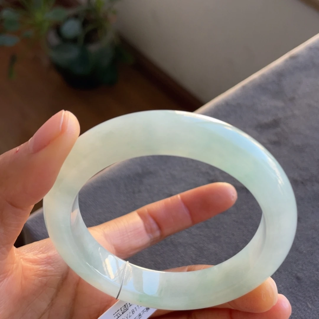 翡翠未镶嵌手镯晴绿