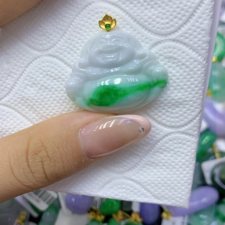 颈饰18K金镶嵌翡翠