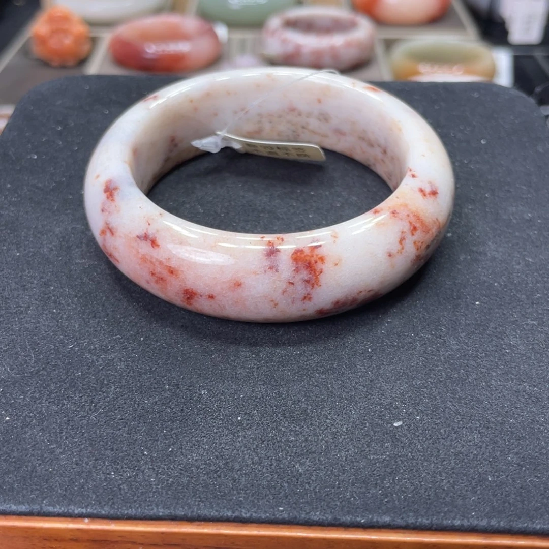 未镶嵌手镯石英岩玉