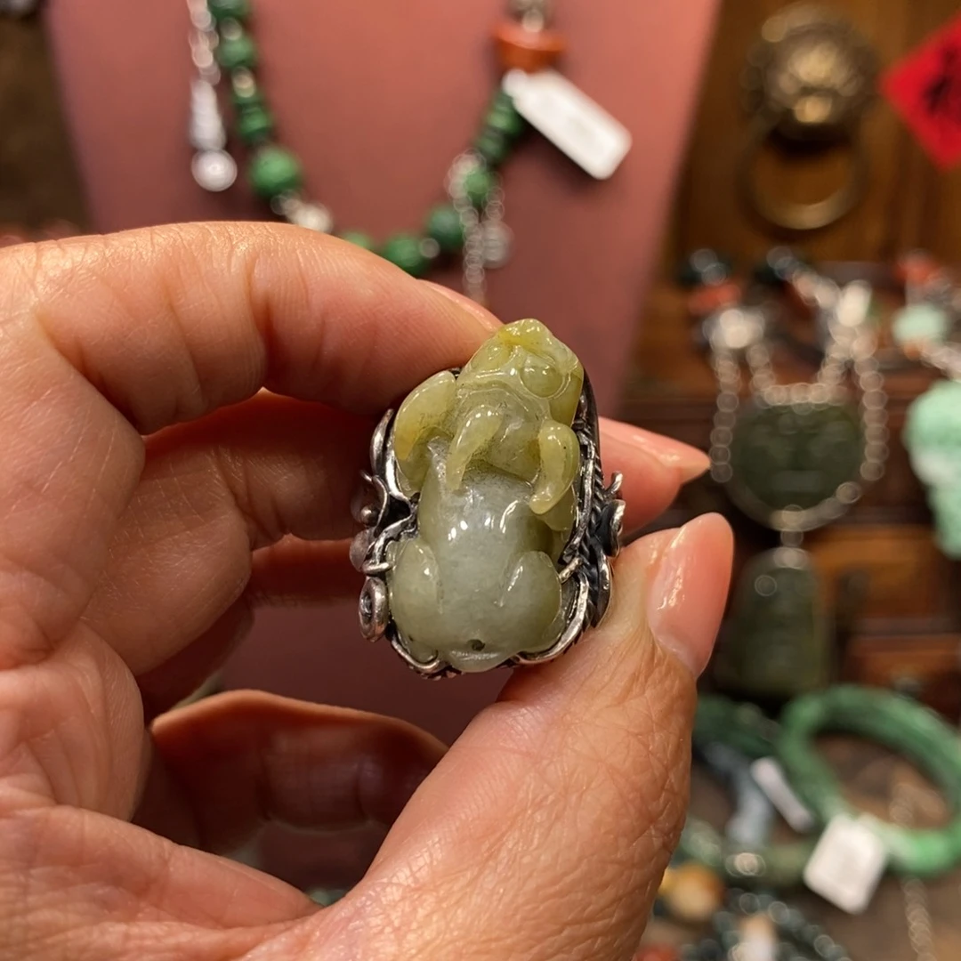 翡翠吊坠(赠链)未镶嵌