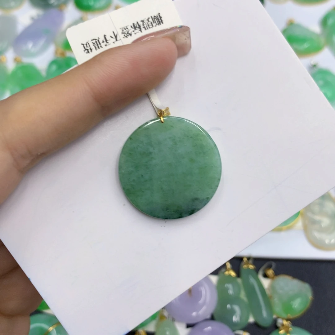 翡翠18K金镶嵌颈饰翡翠