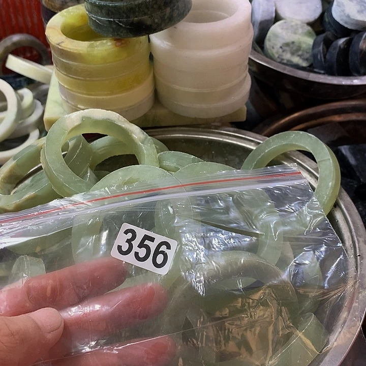 蛇纹石玉未镶嵌珠宝半成品小**公