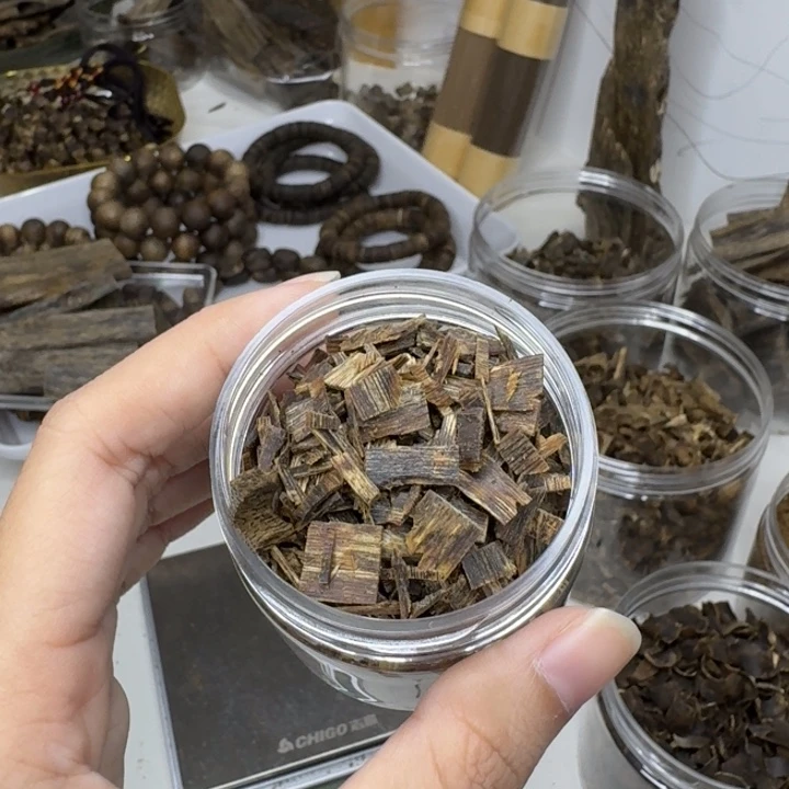 解***局扇子奇楠乌身圆叶碎料20克