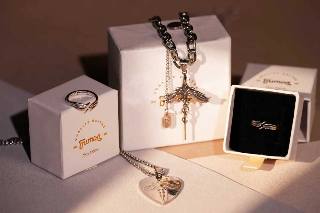 桂花糕吉他屋 楚门吉他周边钥匙扣 自由之翼项链粉丝福利抽奖礼品