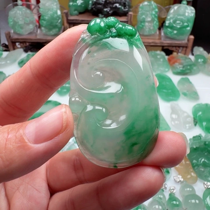 颈饰未镶嵌石英质玉