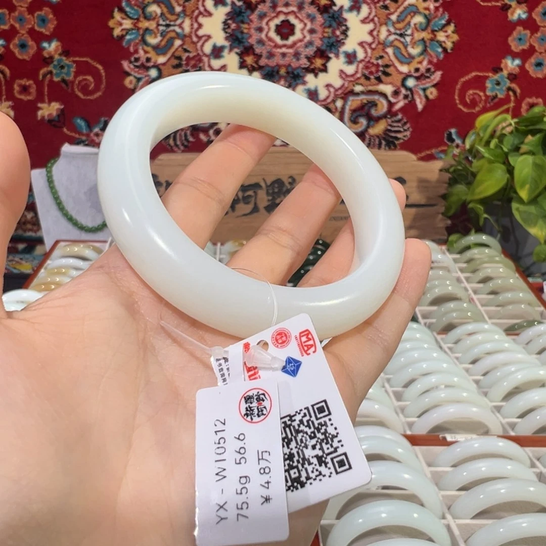 未镶嵌手镯和田玉时尚和田玉镯