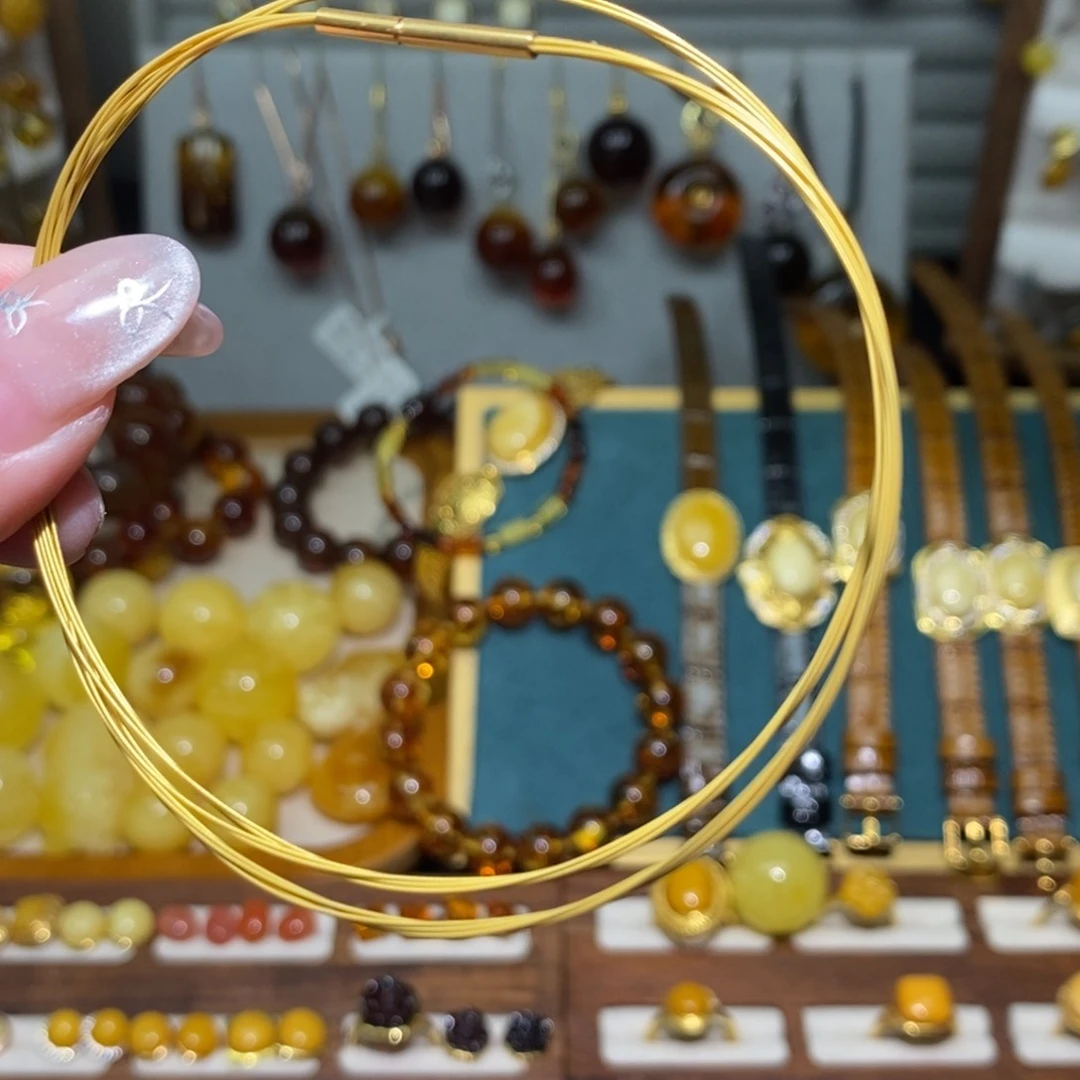 未镶嵌琥珀裸石左*成品