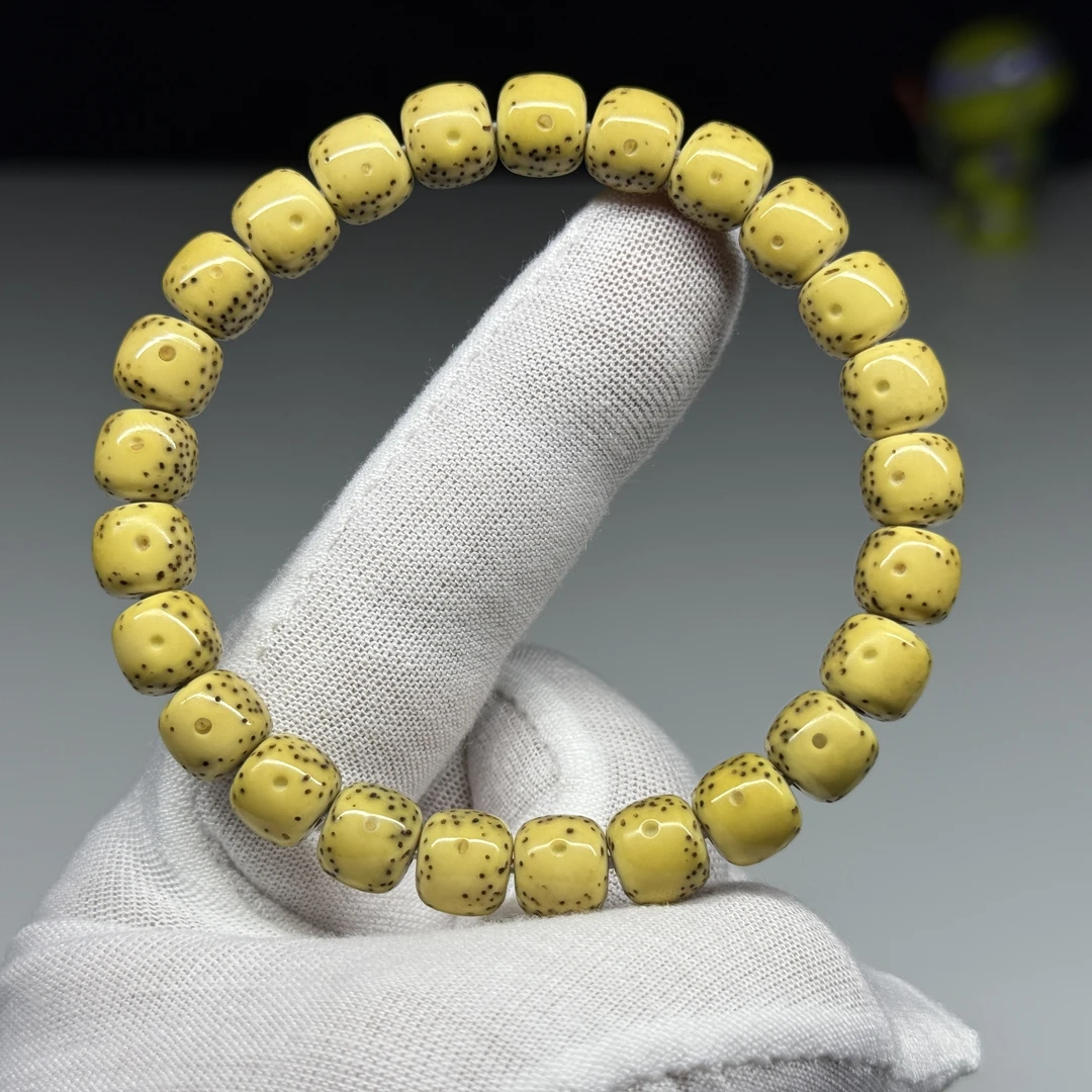 星月菩提手串 9X8 正月大留白老型桶单圈 同枝石玉骨瓷白料已打底