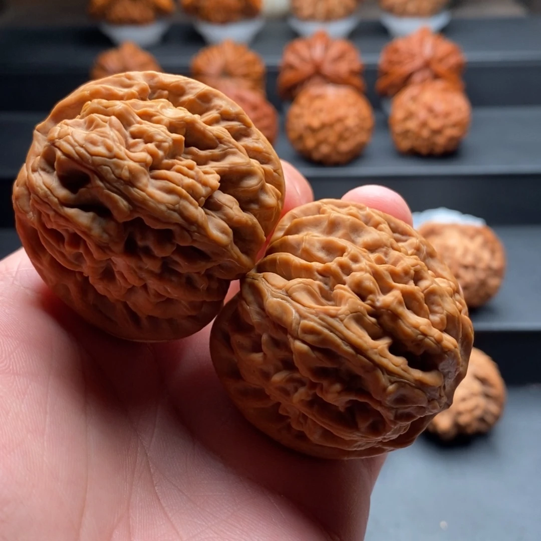 ****文玩核桃吊坠核为贵