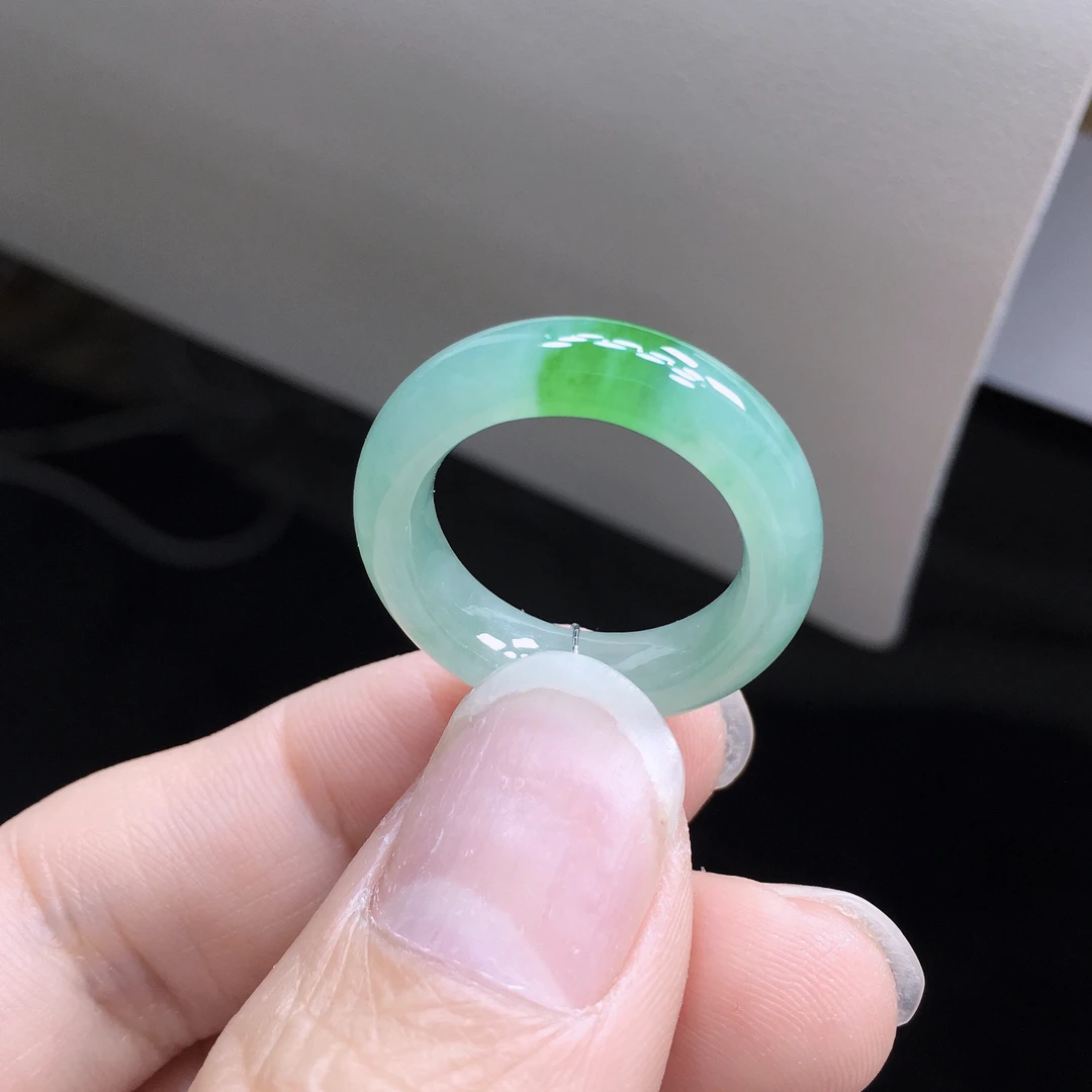天然A货翡翠 冰润一抹飘阳绿戒指（15-16号）A64