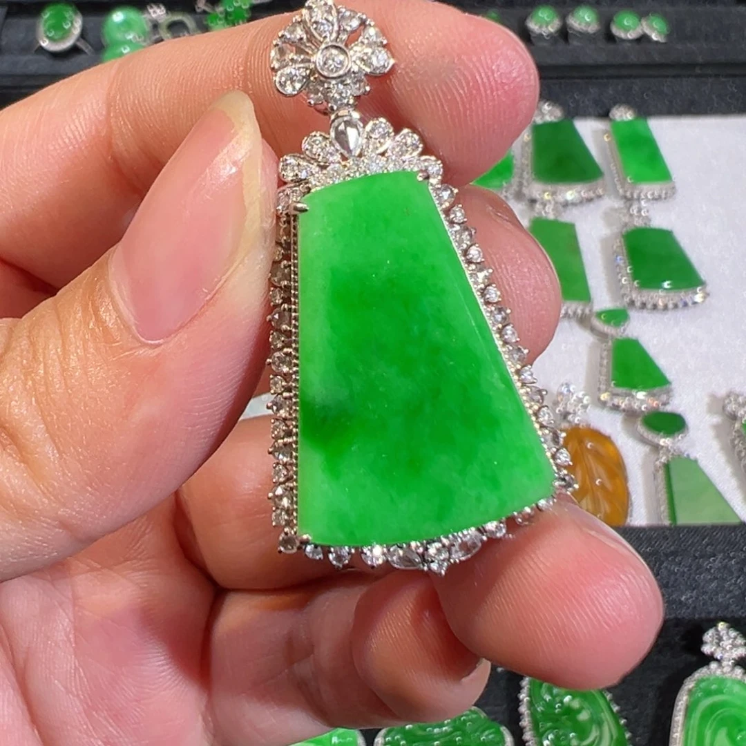 【闪购商品】翡翠吊坠(不含链)18K金镶嵌