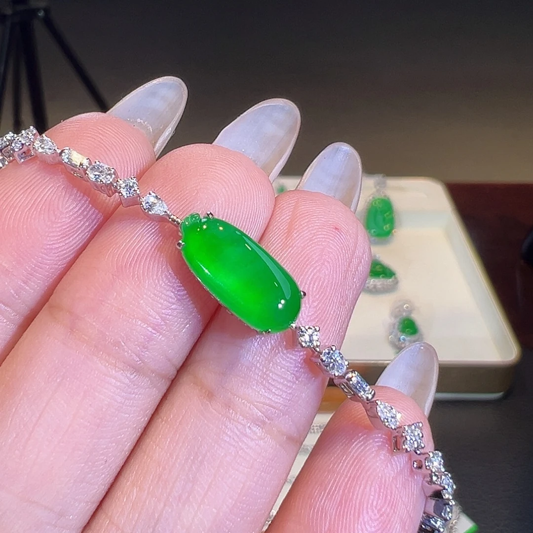 翡翠18K金镶嵌手链翡翠